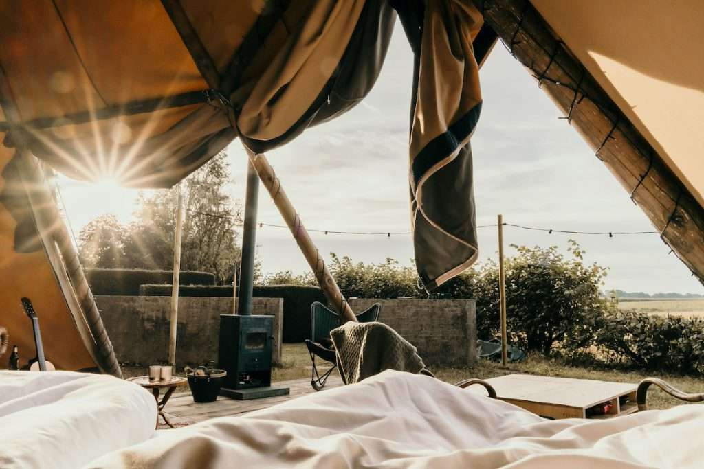 bijzonder-overnachten-Sunfield-Tipi-Sunrise