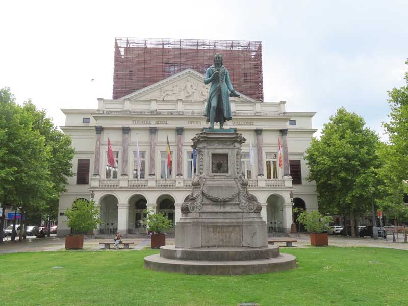 Standbeeld van André Grétry met het hart in de sokkel