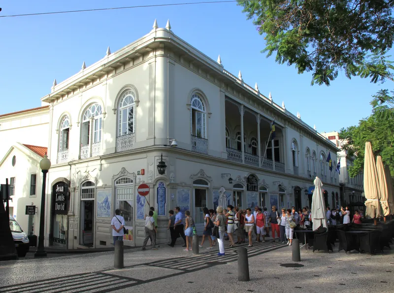 Straatbeeld in centraal Funchal