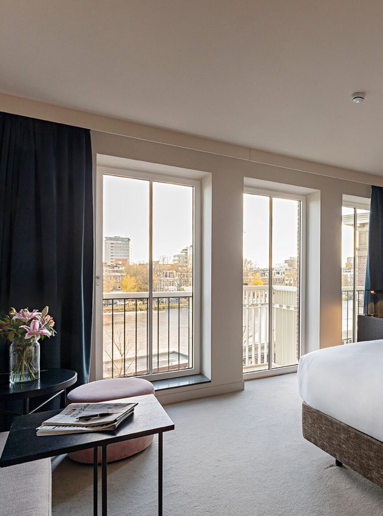 Kamer van Pestana Amsterdam Riverside met uitzicht op de Amstel