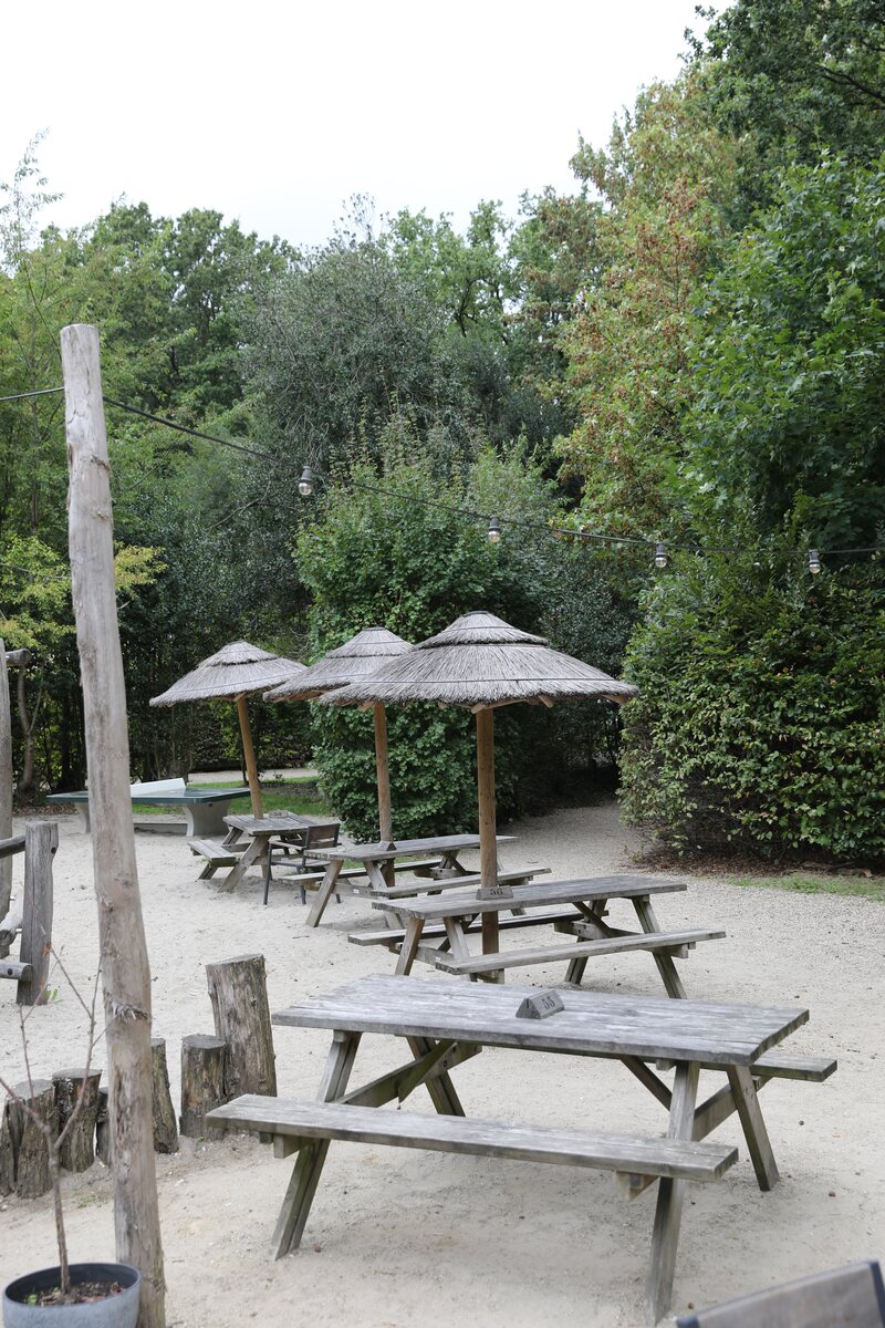 Natuurlijke speeltuin en picknickbanken op Gooise Heide