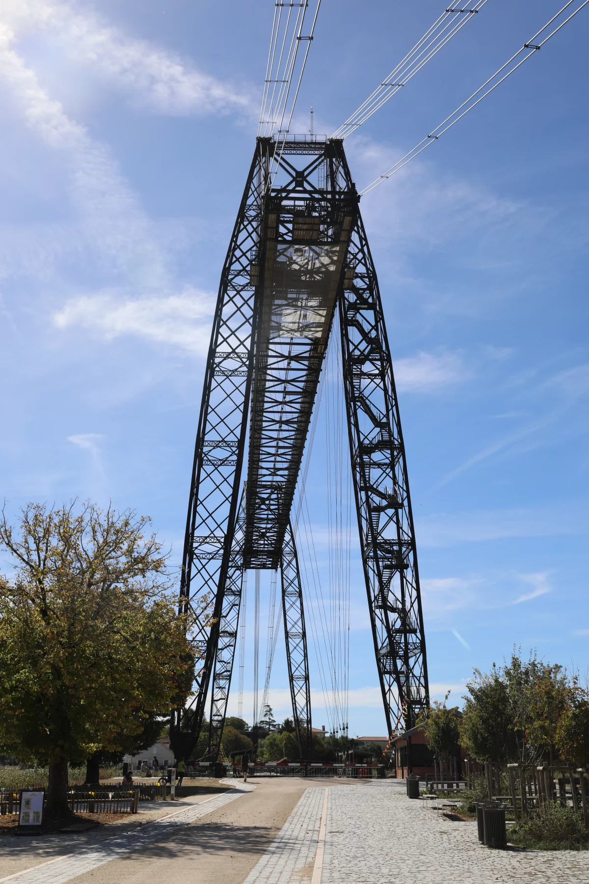 De hoge metalen constructie van de Pont Transbordeur bij Rochefort