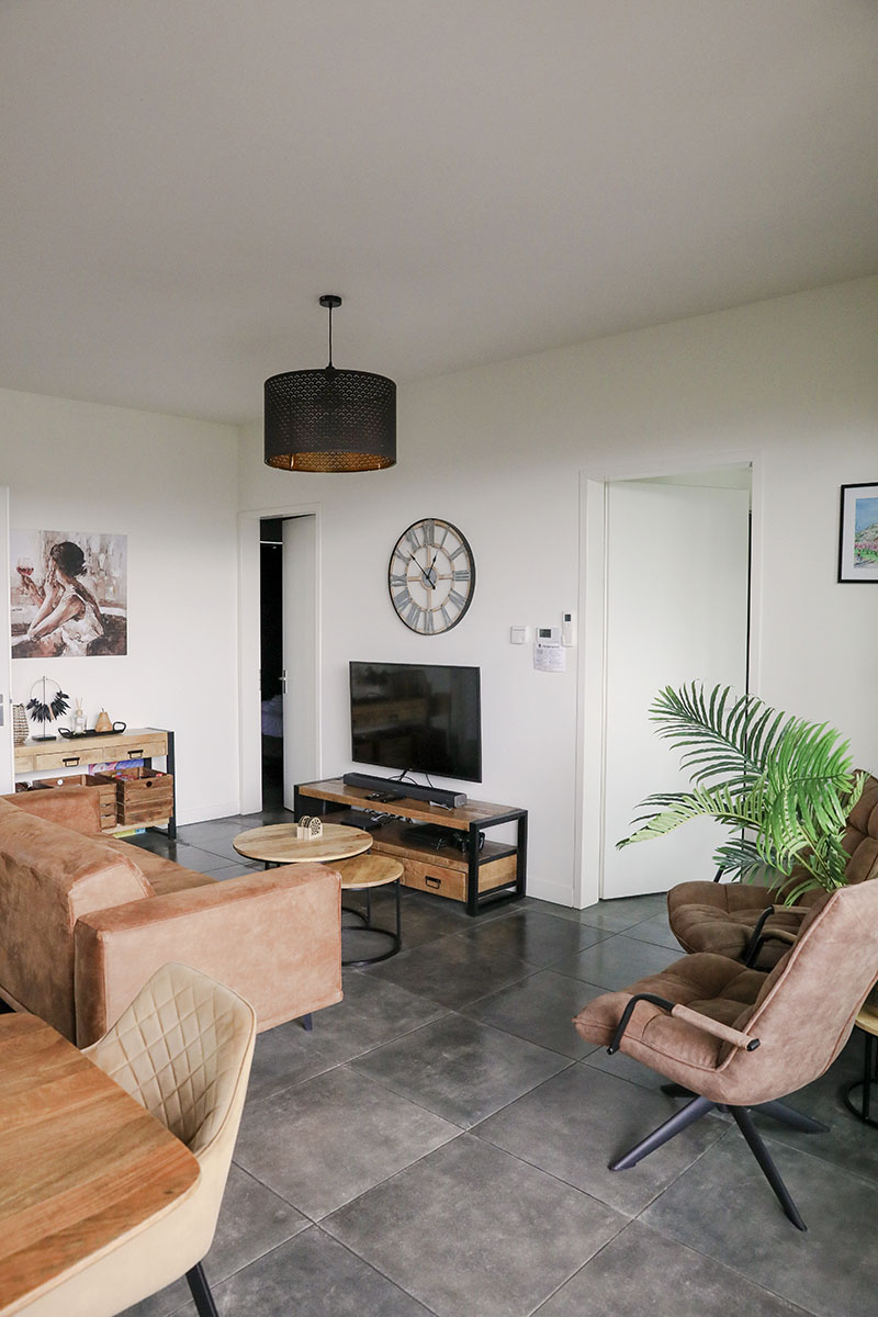 Woonkamer van een ruime vakantievilla op Harderwold