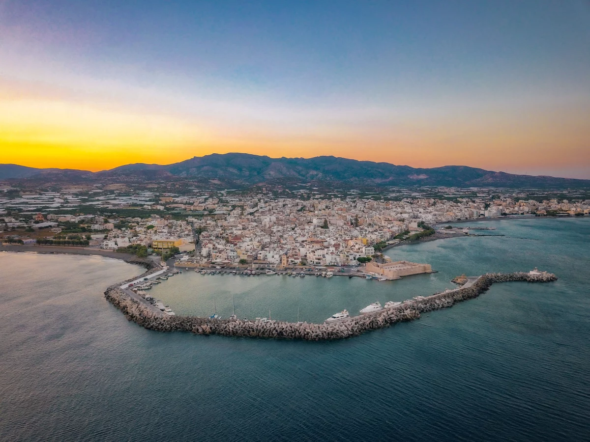 Ierapetra en de haven aan de zuidkust van Kreta