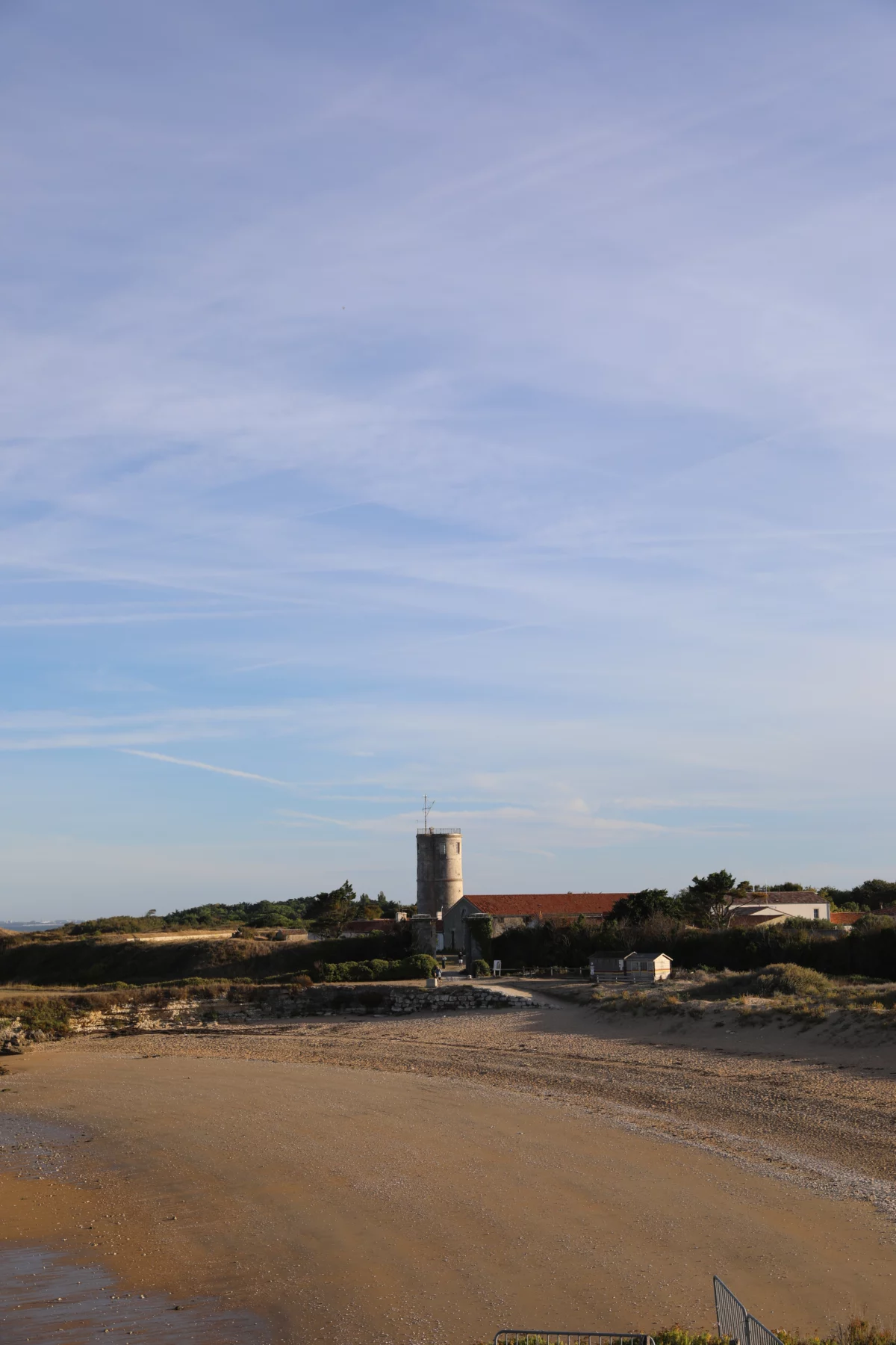 Uitzicht vanaf de vesting op het strand van Anse de la Croix op Île d’Aix