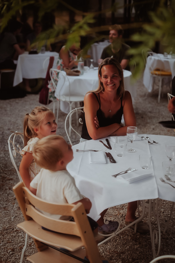 Ontbijten met kinderen in het restaurant van Le Barn