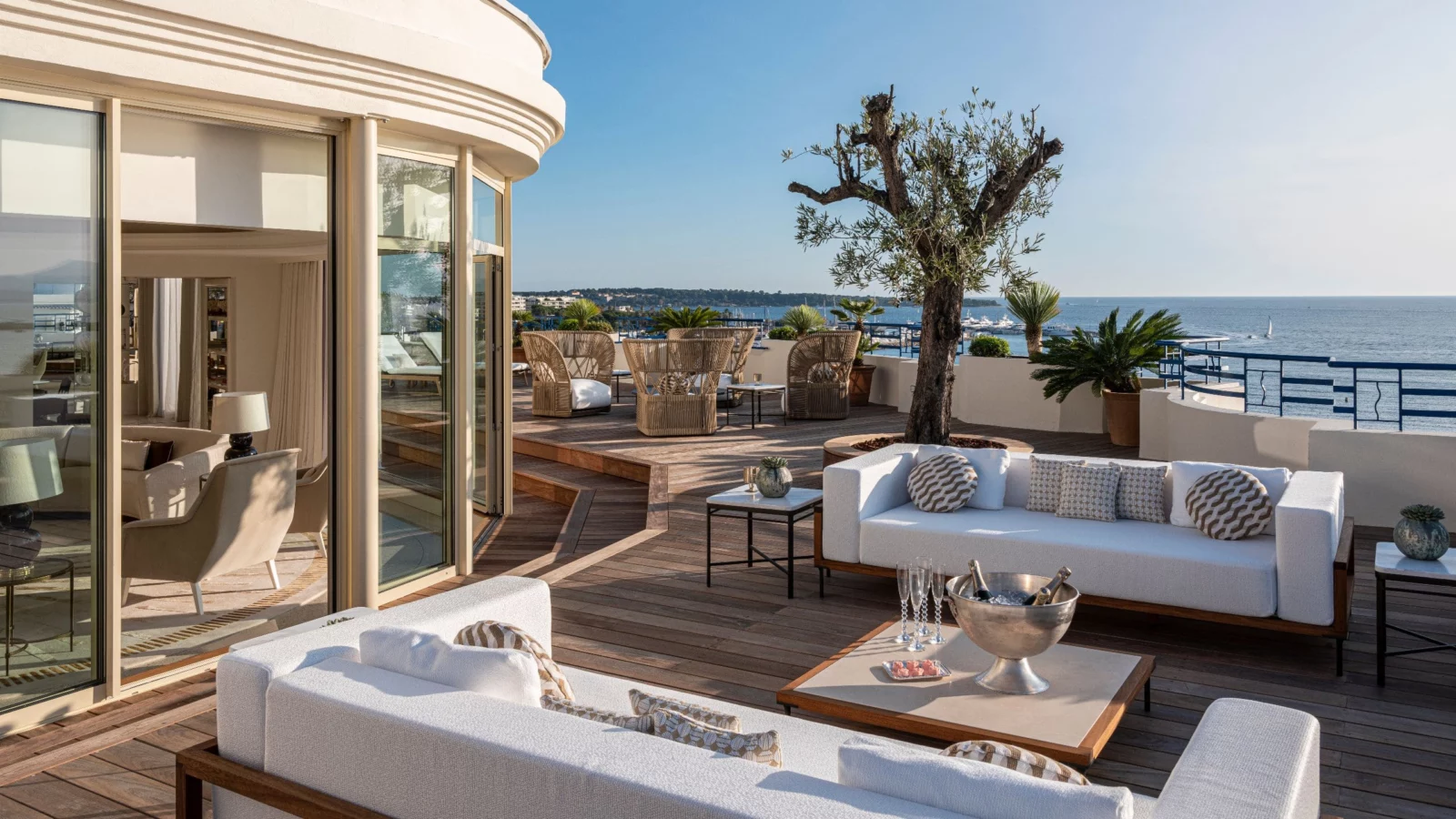 Penthouse-terras van Hôtel Martinez met uitzicht over de baai van Cannes
