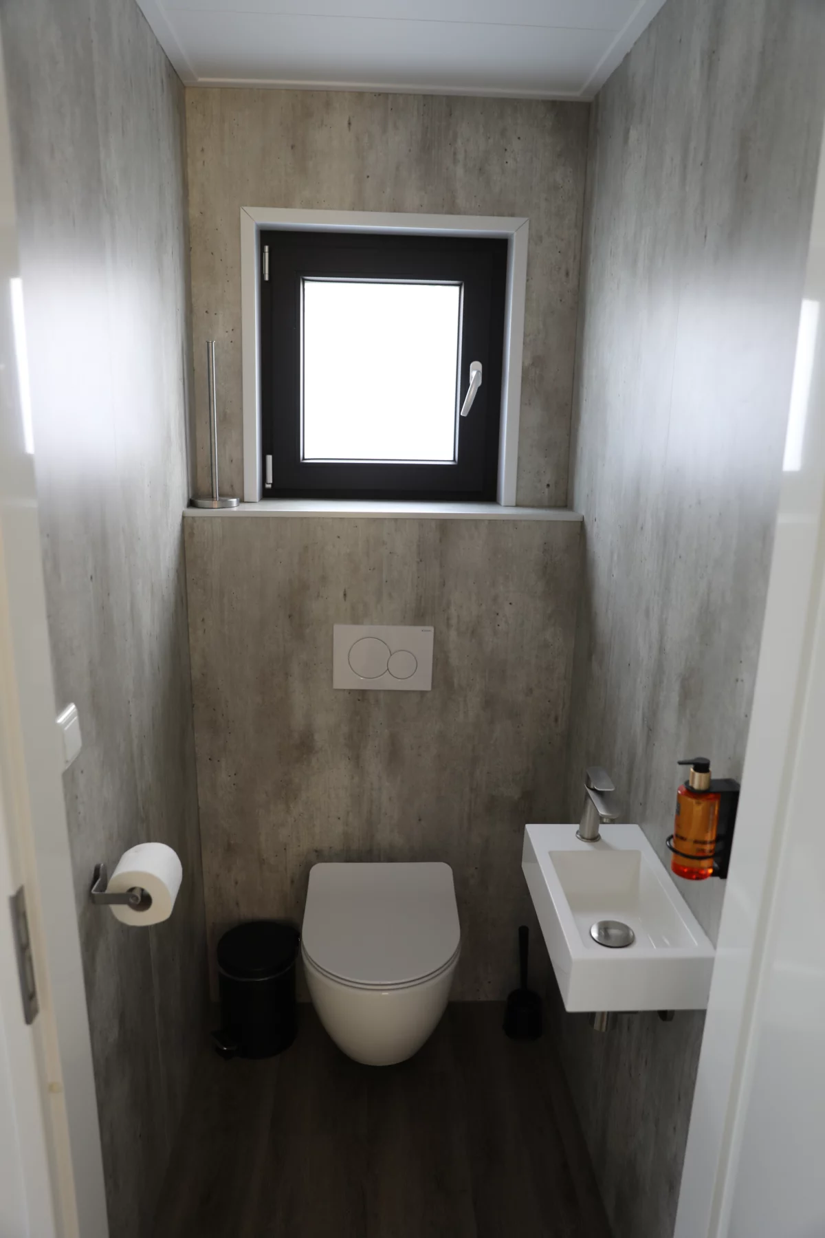 Apart toilet in de lodge op Soof Heuvelrug